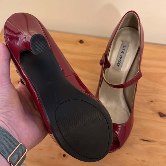 Steve Madden red open toe heels, size 9, never worn - Picture 3 of 4